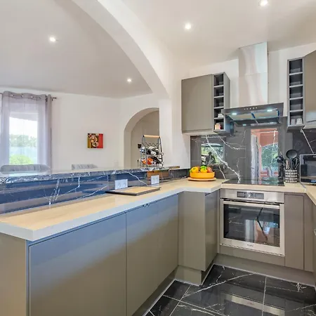 Adie By Interhome